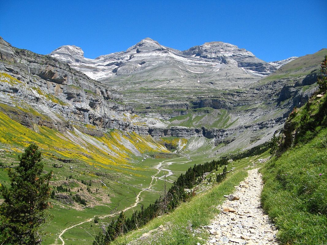 Soaso cirque and the Mont Perdu massif.